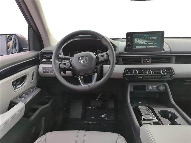 new 2025 Honda Pilot car, priced at $47,305