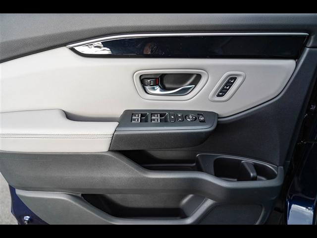 new 2025 Honda Pilot car, priced at $44,950