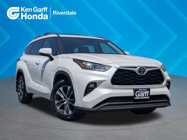 used 2020 Toyota Highlander car, priced at $29,197
