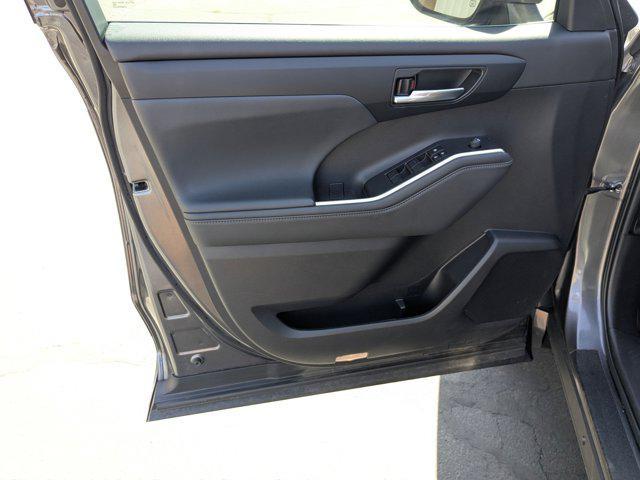 used 2022 Toyota Highlander car, priced at $37,798