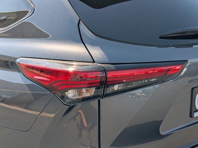 used 2022 Toyota Highlander car, priced at $37,798