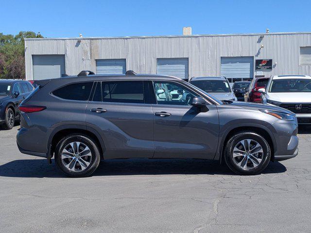 used 2021 Toyota Highlander car, priced at $33,307