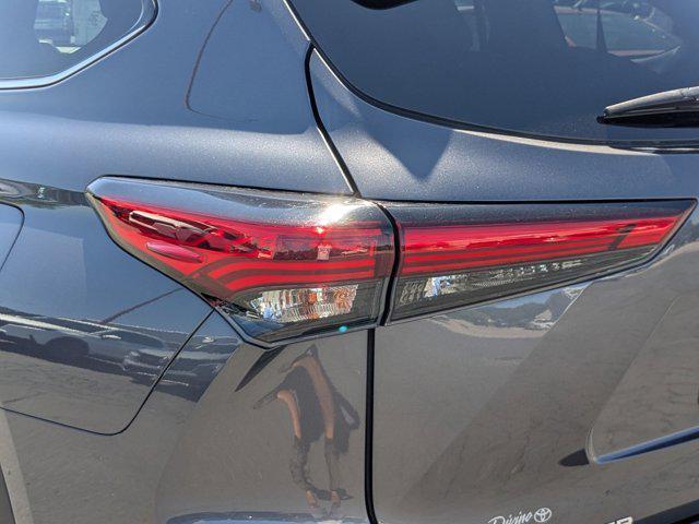 used 2021 Toyota Highlander car, priced at $33,307