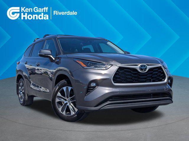 used 2021 Toyota Highlander car, priced at $33,307