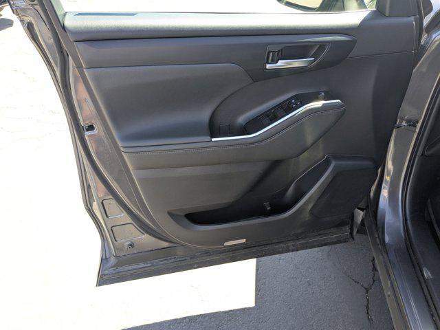 used 2021 Toyota Highlander car, priced at $33,307