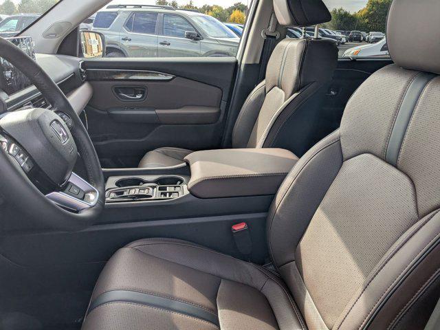 new 2025 Honda Pilot car, priced at $53,530
