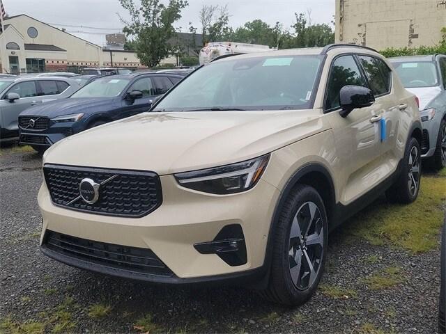 new 2025 Volvo XC40 car, priced at $49,140