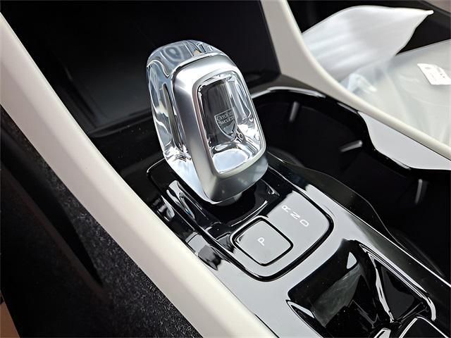 new 2025 Volvo XC40 car, priced at $48,335