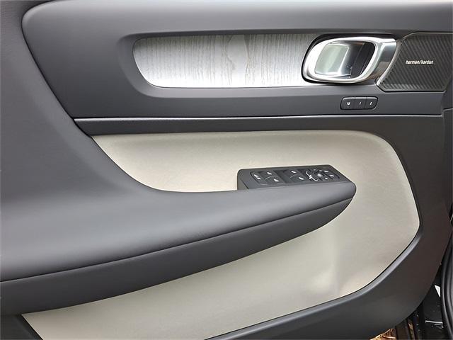 new 2025 Volvo XC40 car, priced at $52,235