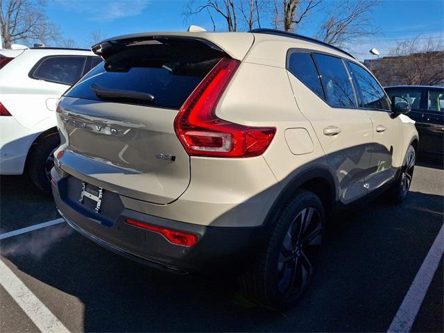 new 2025 Volvo XC40 car, priced at $52,215