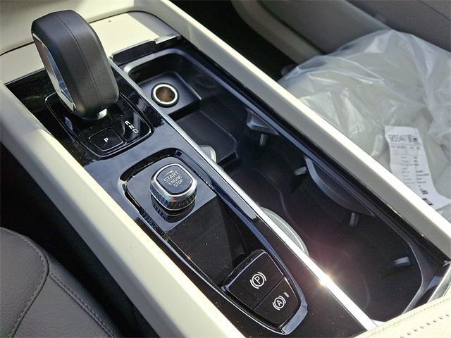 new 2025 Volvo XC60 car, priced at $51,425