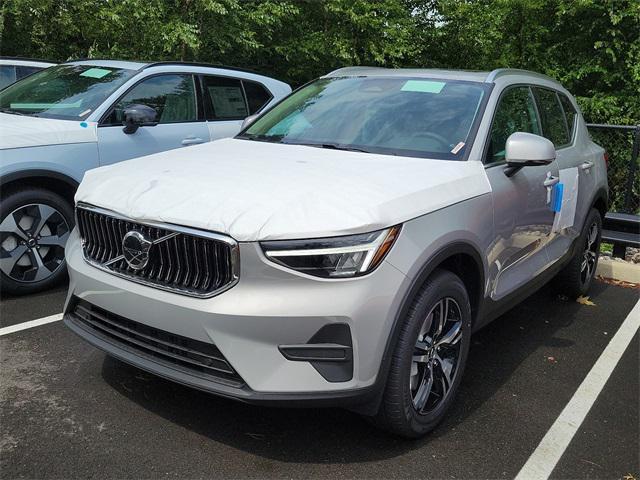 new 2025 Volvo XC40 car, priced at $45,995