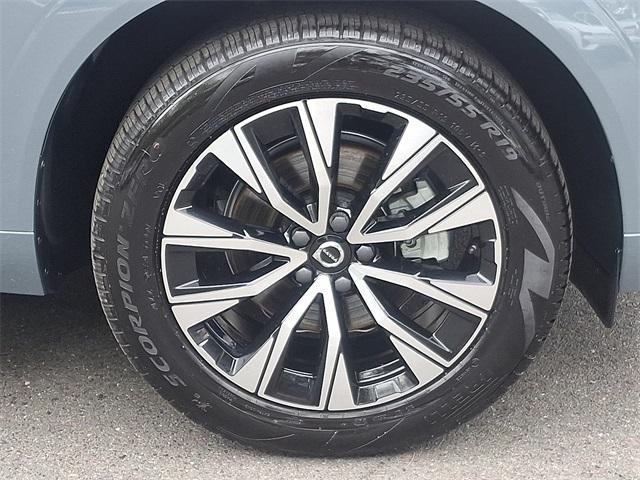 used 2023 Volvo XC60 car, priced at $39,500