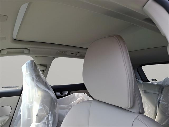 new 2025 Volvo XC60 car, priced at $55,360