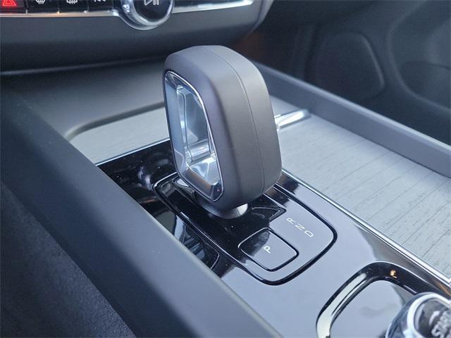 new 2025 Volvo XC60 car, priced at $55,335