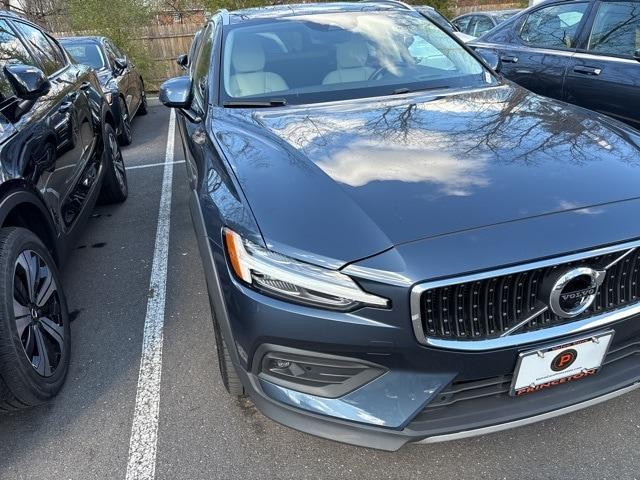 used 2021 Volvo V60 Cross Country car, priced at $36,500