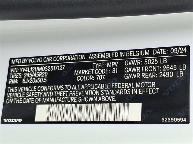 new 2025 Volvo XC40 car, priced at $41,545