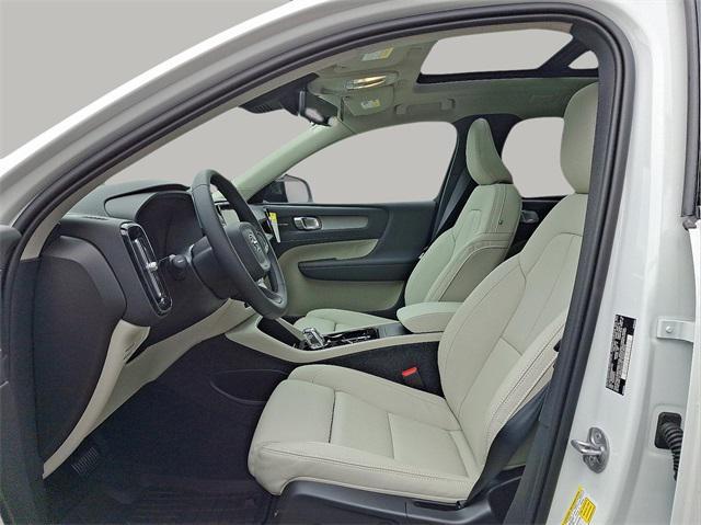 new 2025 Volvo XC40 car, priced at $41,545