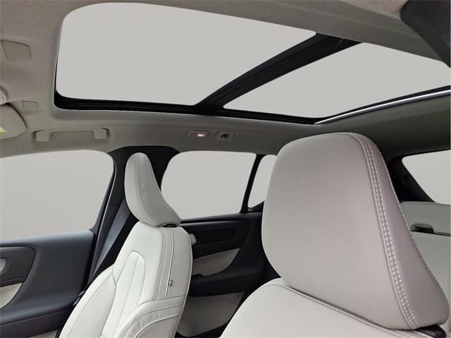 new 2025 Volvo XC40 car, priced at $41,545