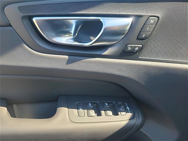 new 2025 Volvo XC60 car, priced at $51,425