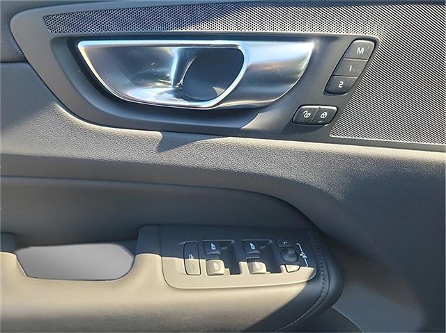 new 2025 Volvo XC60 car, priced at $51,425
