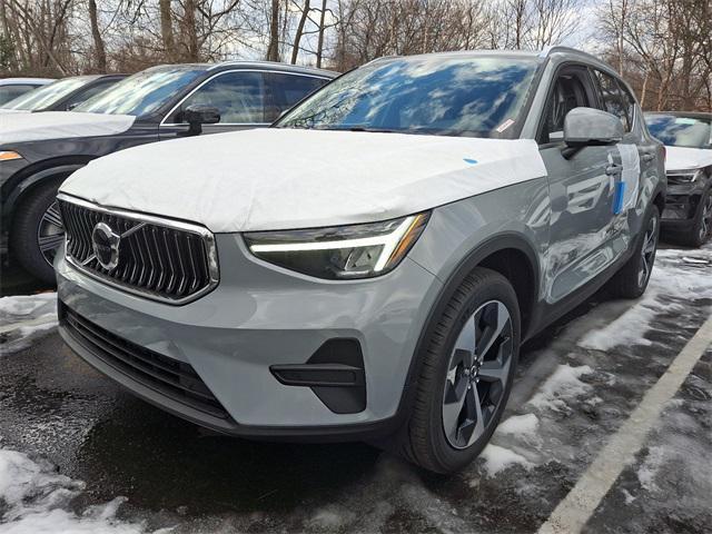 new 2025 Volvo XC40 car, priced at $46,015