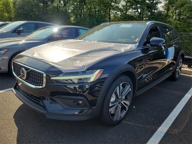 new 2025 Volvo V60 Cross Country car, priced at $55,025