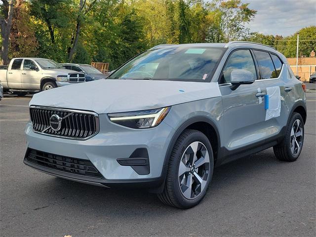 new 2025 Volvo XC40 car, priced at $46,015