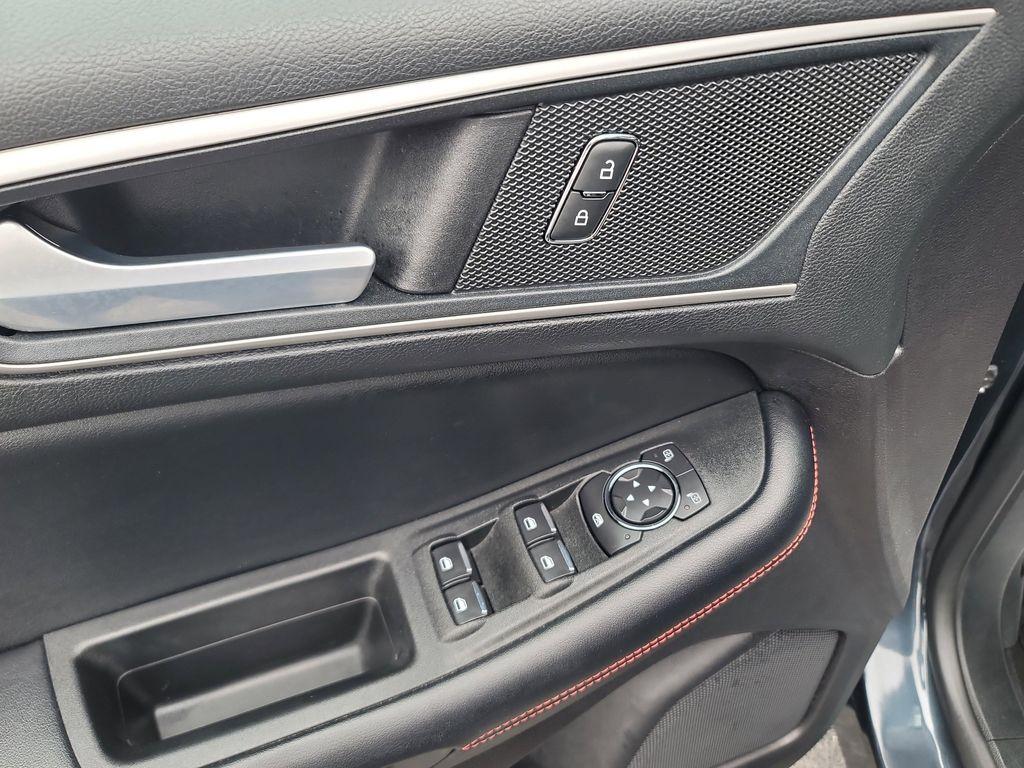 used 2022 Ford Edge car, priced at $31,982