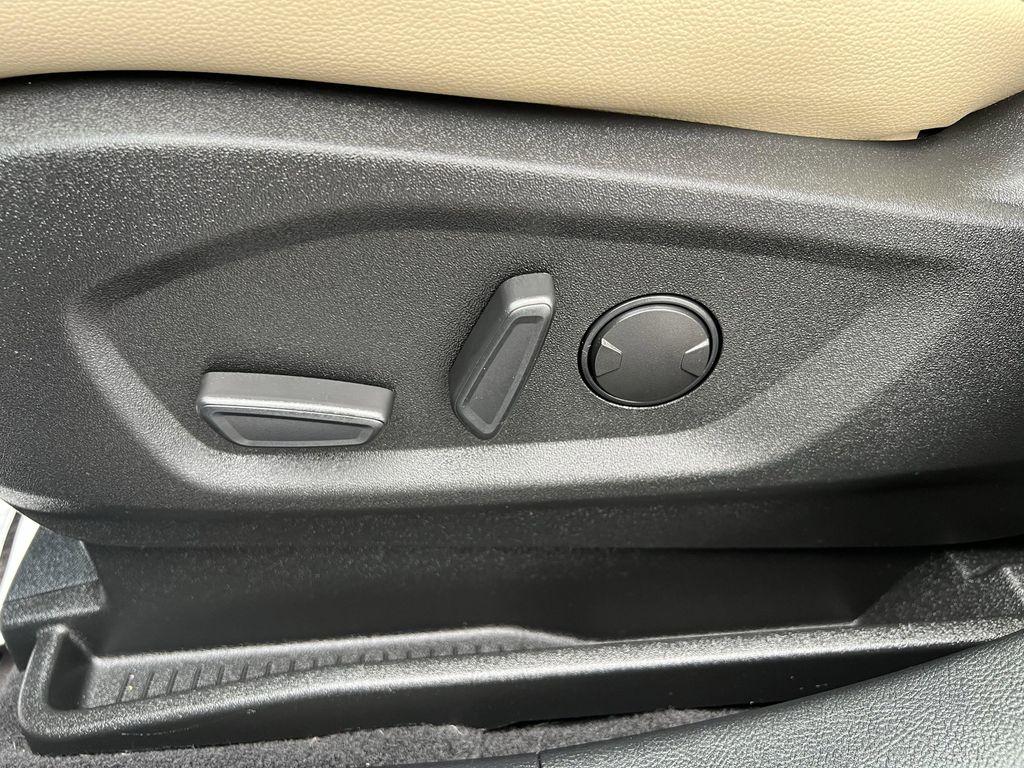 used 2022 Ford Edge car, priced at $29,982