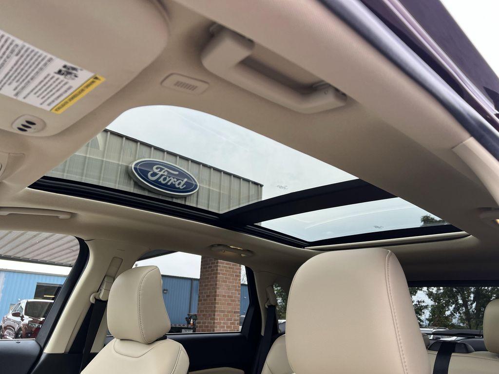 used 2022 Ford Edge car, priced at $29,982