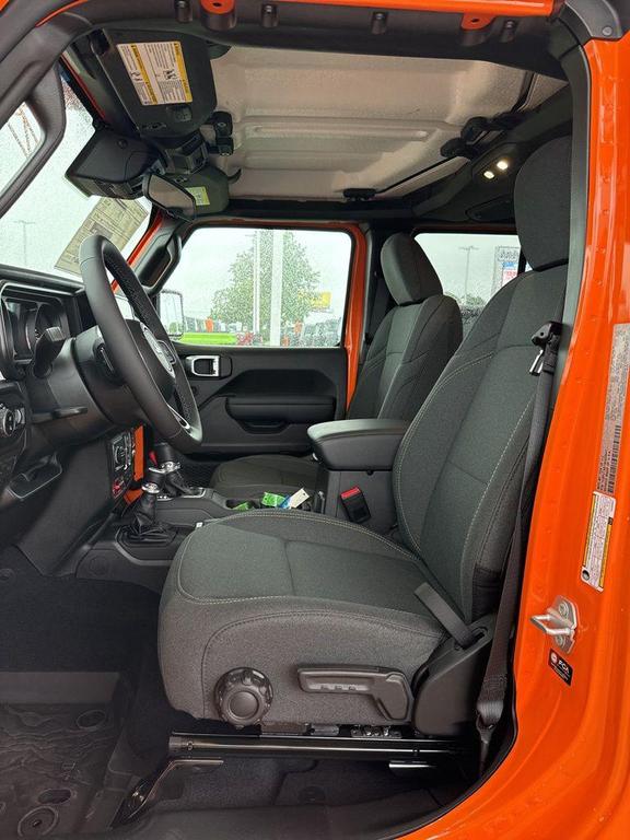new 2025 Jeep Gladiator car, priced at $44,736