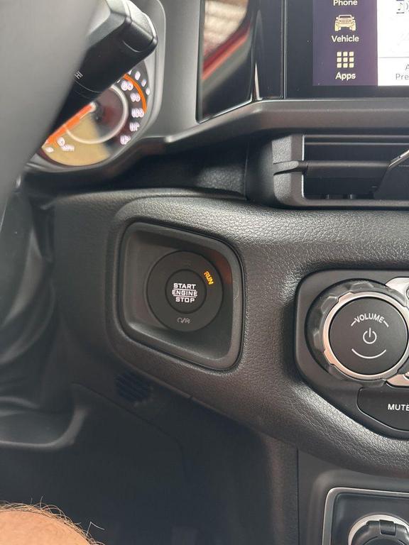 new 2025 Jeep Gladiator car, priced at $44,736