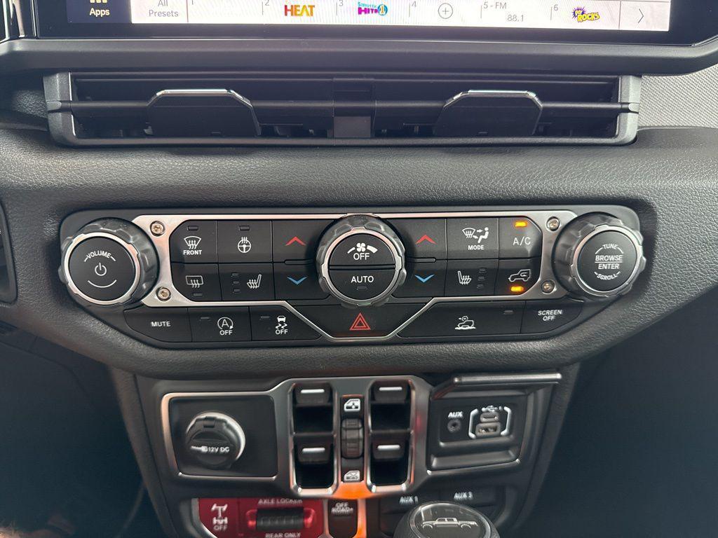 new 2025 Jeep Gladiator car, priced at $44,736