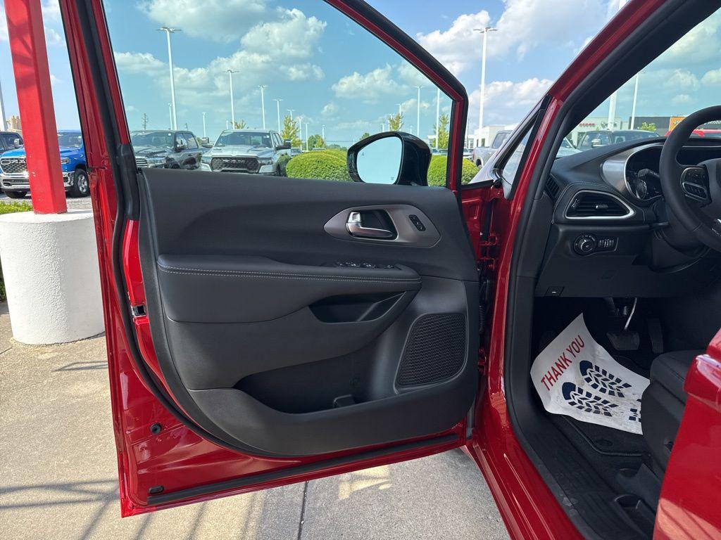 new 2026 Chrysler Pacifica car, priced at $45,970