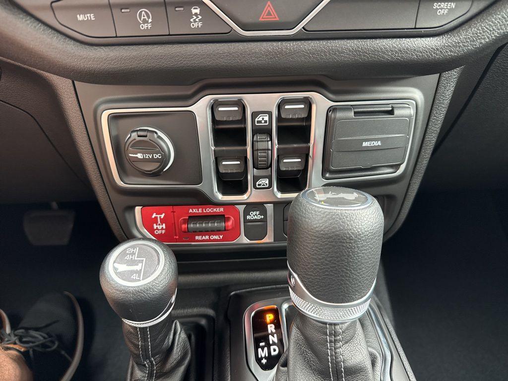 new 2025 Jeep Wrangler car, priced at $47,844