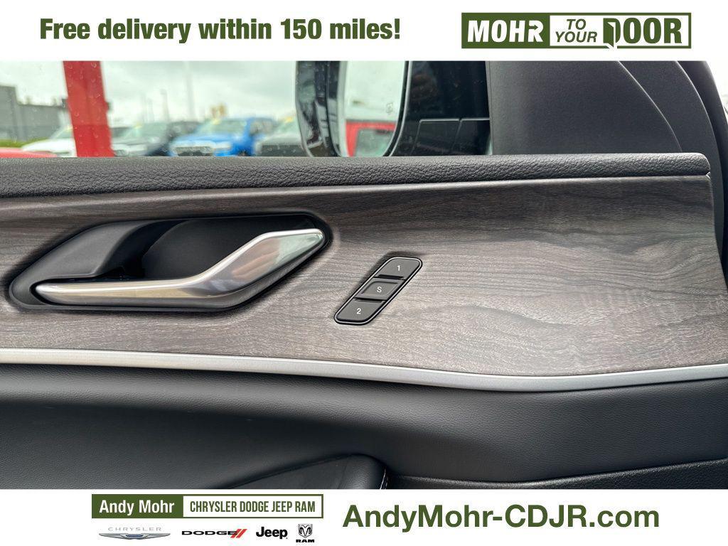 new 2025 Jeep Grand Cherokee car, priced at $50,180