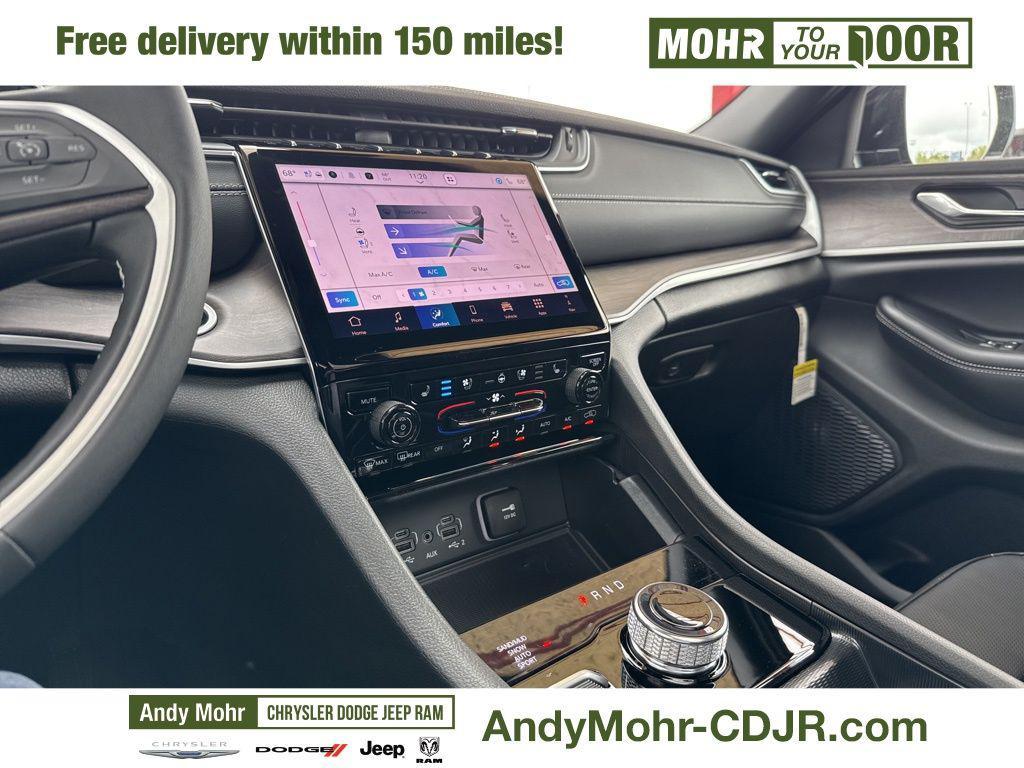 new 2025 Jeep Grand Cherokee car, priced at $50,180