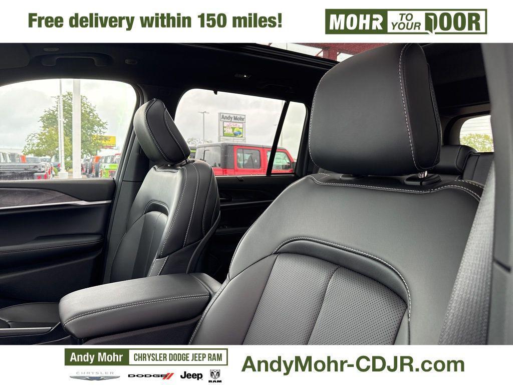 new 2025 Jeep Grand Cherokee car, priced at $50,180