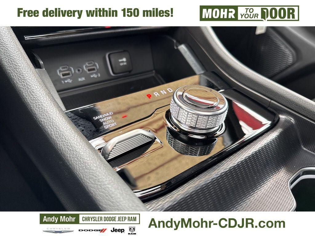 new 2025 Jeep Grand Cherokee car, priced at $50,180