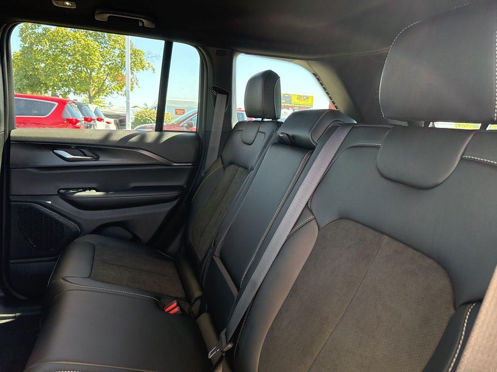 new 2025 Jeep Grand Cherokee car, priced at $45,620