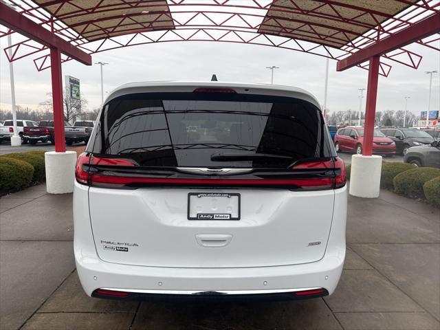 new 2025 Chrysler Pacifica car, priced at $41,577