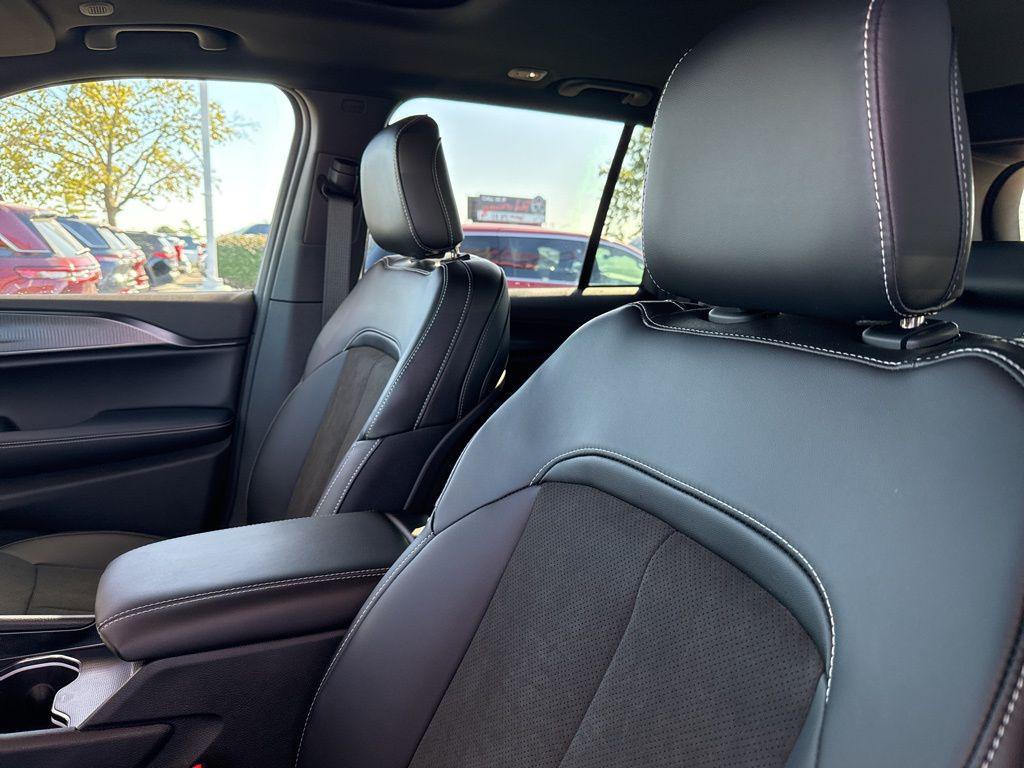 new 2025 Jeep Grand Cherokee car, priced at $46,120