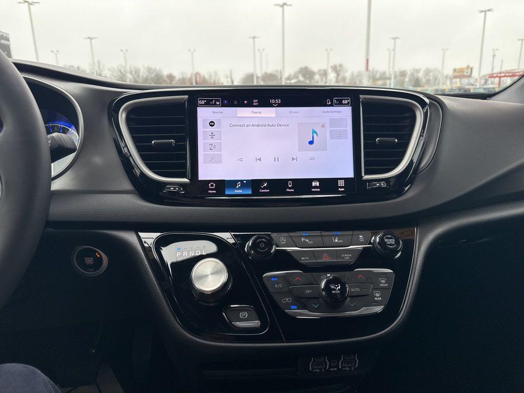 used 2025 Chrysler Pacifica car, priced at $31,697