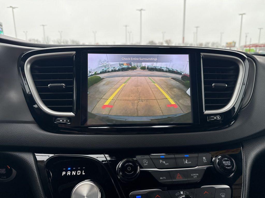 used 2025 Chrysler Pacifica car, priced at $31,697