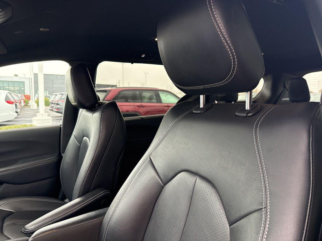 used 2025 Chrysler Pacifica car, priced at $31,697