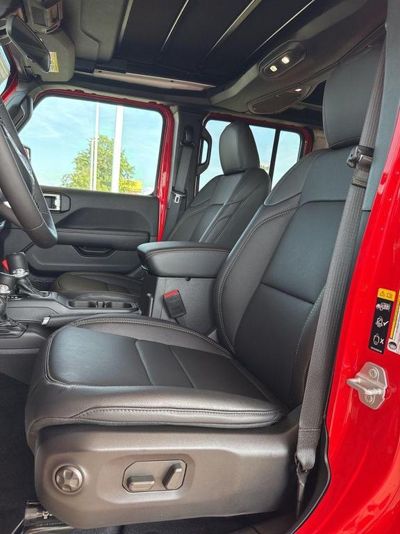 new 2025 Jeep Wrangler car, priced at $53,751