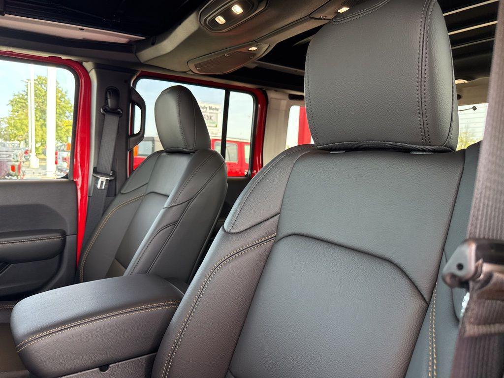 new 2025 Jeep Wrangler car, priced at $53,751