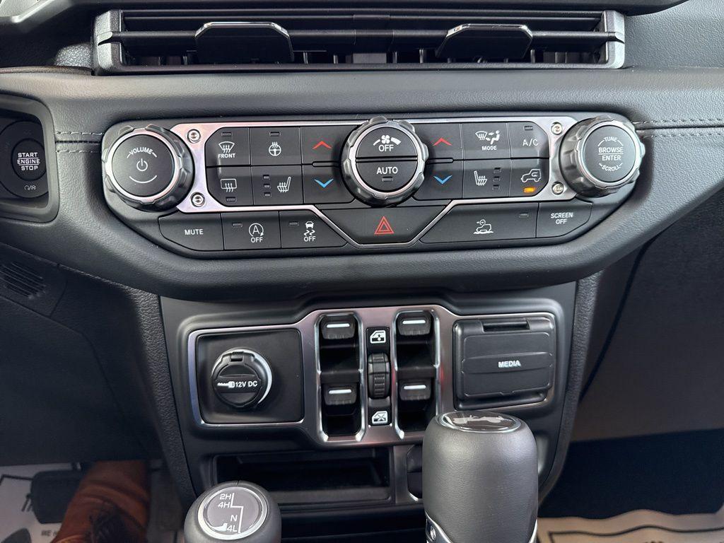 new 2025 Jeep Wrangler car, priced at $53,751