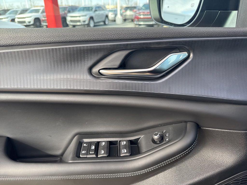 new 2025 Jeep Grand Cherokee L car, priced at $43,338